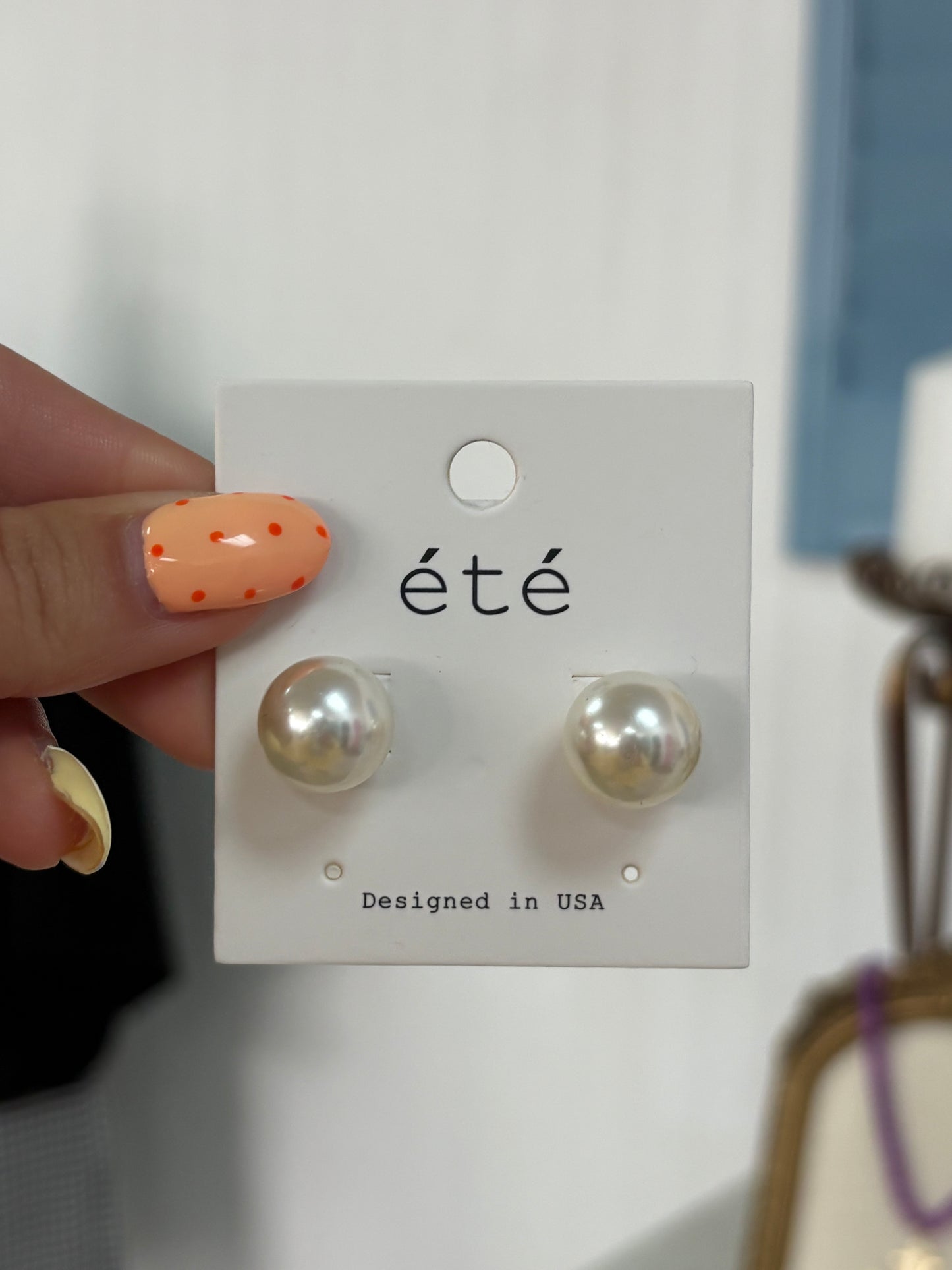 Drama Pearl Stud Earrings