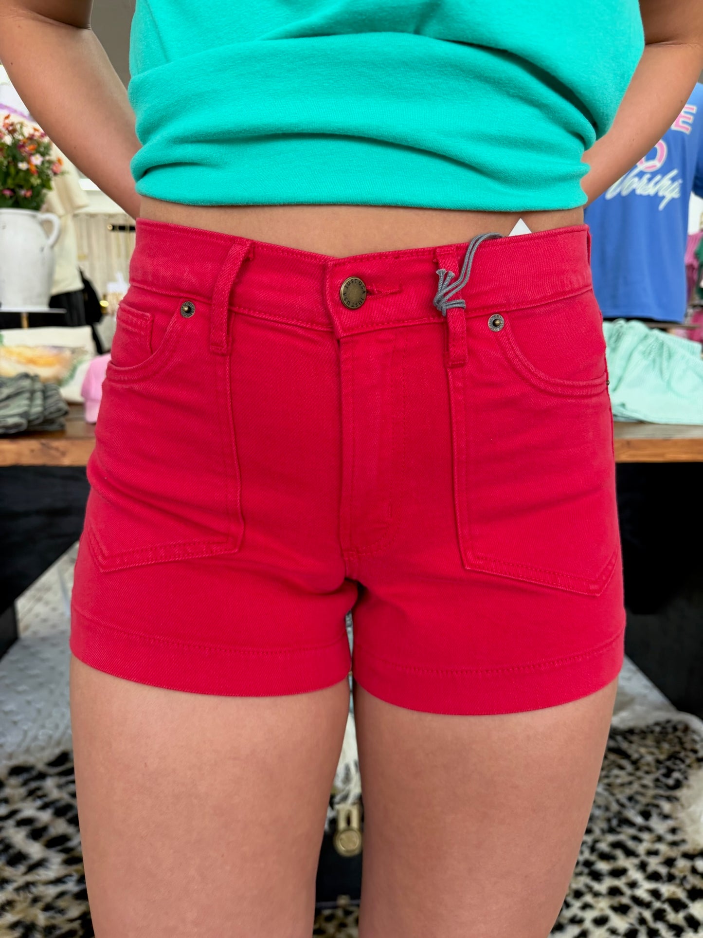 Western Pocket Red Short