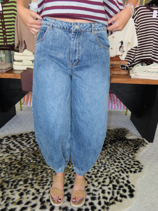 Easy Going Barrel Jeans